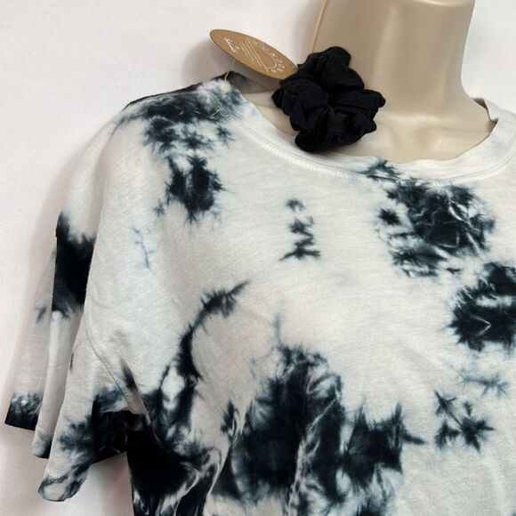 Splendid Tie dye black and white cropped t shirt with scrunchie NWT size medium - Picture 4 of 14